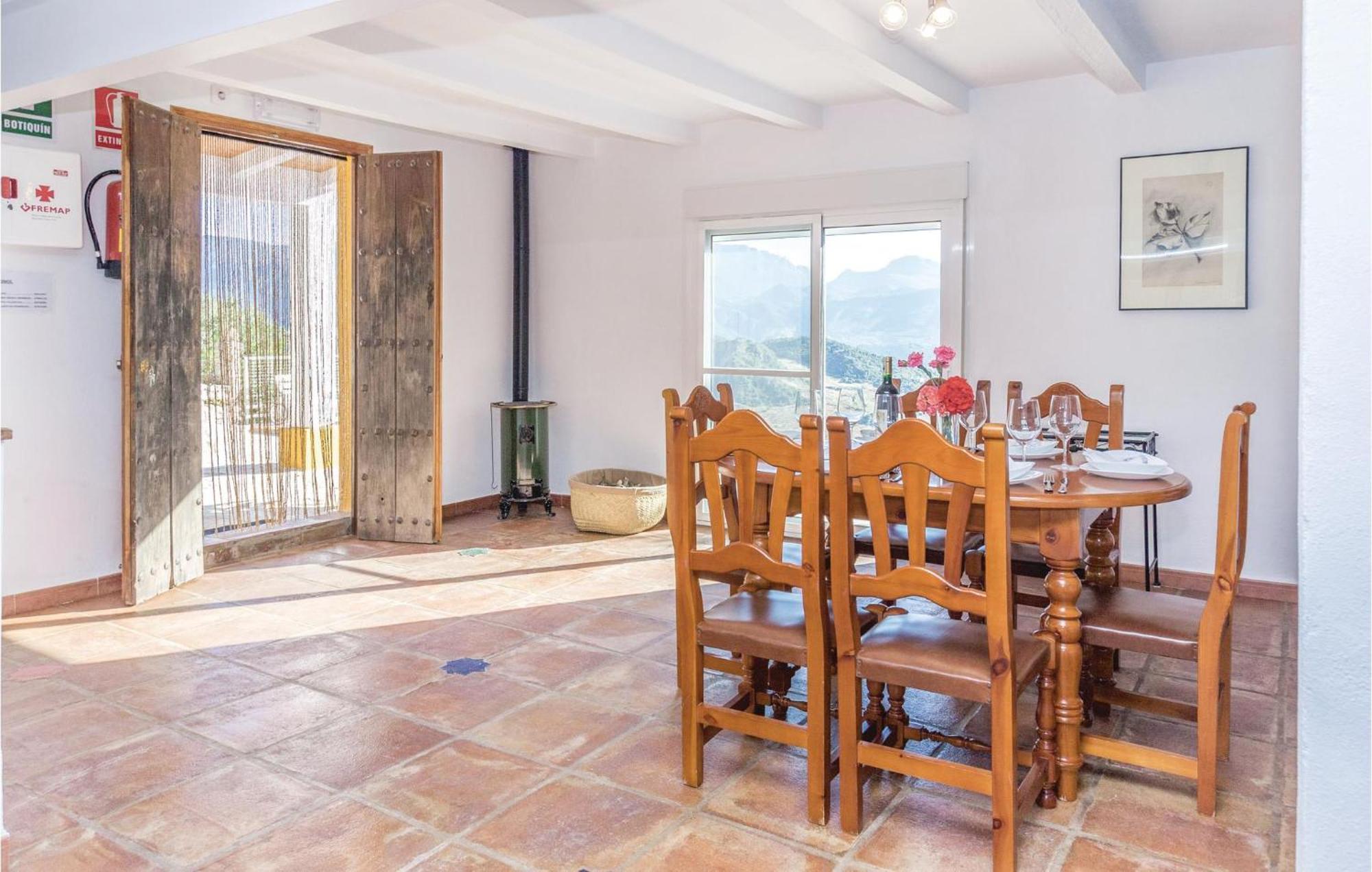Awesome Home In Cadiz With Swimming Pool 엘 가스토르 외부 사진